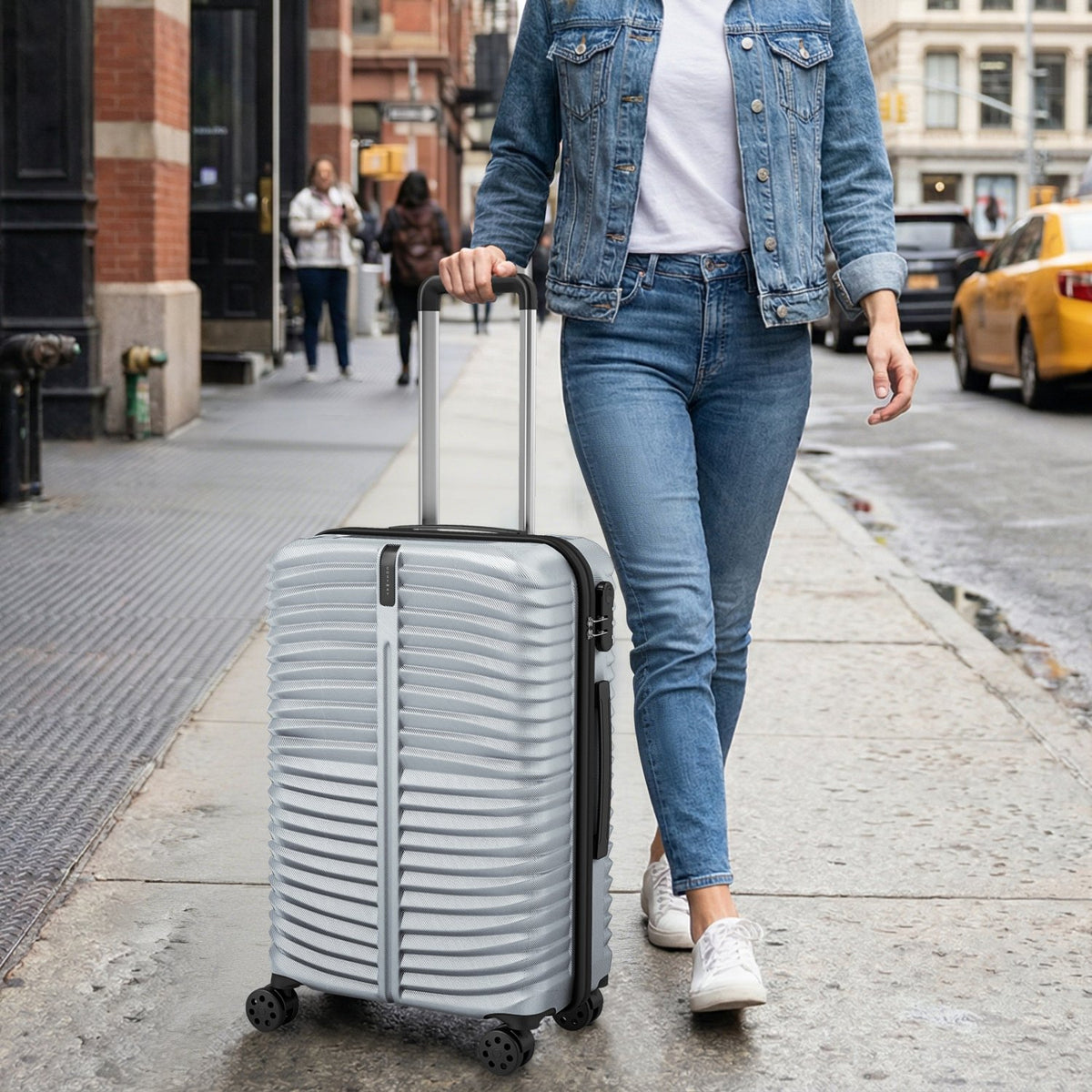 3-Piece 20/24/28 Inch Lightweight Hardside Luggage Set with 8-Spinner Wheels-Gray view 3