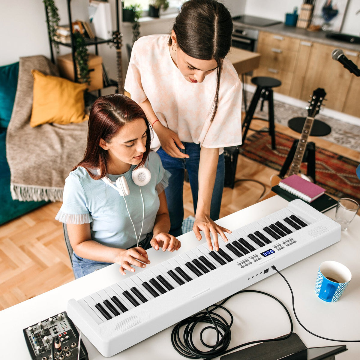 61-Key Foldable Piano Keyboard Full-size Electronic Keyboard with MIDI and Split Function-White view 2