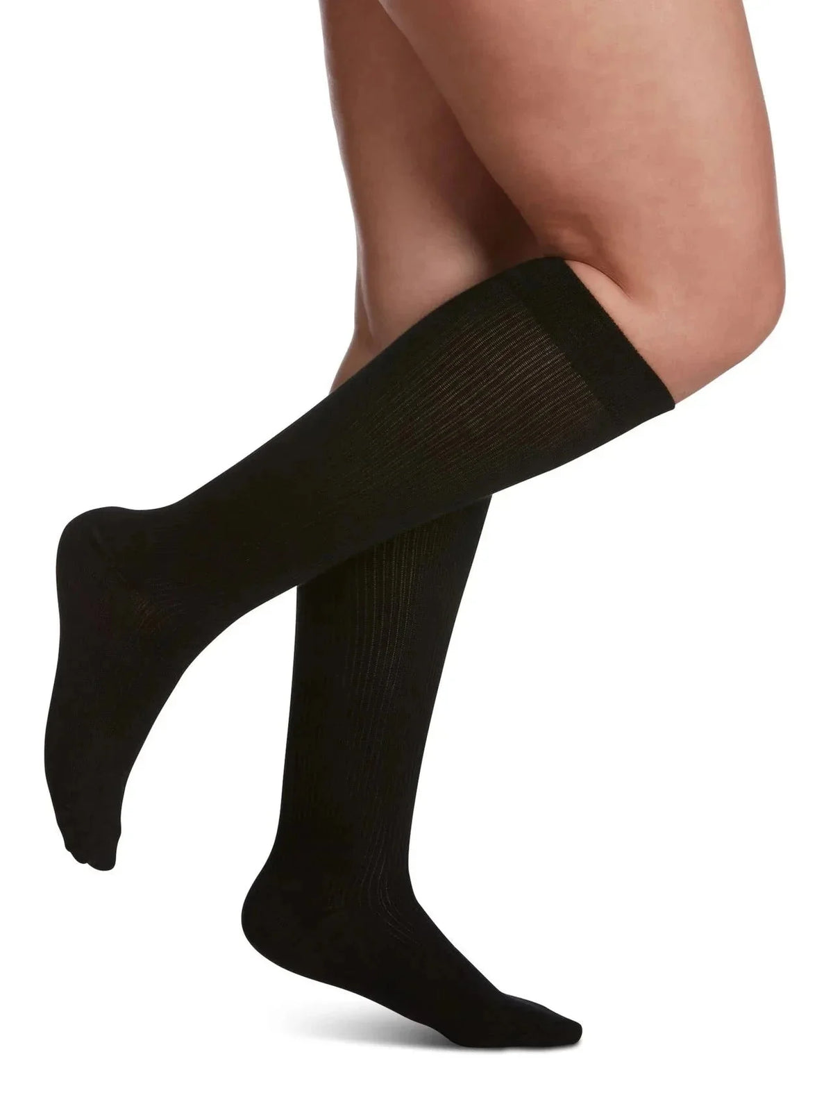 Sigvaris 140 Traveno 15-20 mmHg Knee High Closed Toe for Women